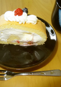 ヨーグルトクリームの米粉ロールケーキ