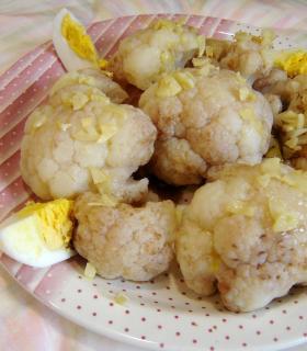 カリフラワーとにんにくの温サラダ