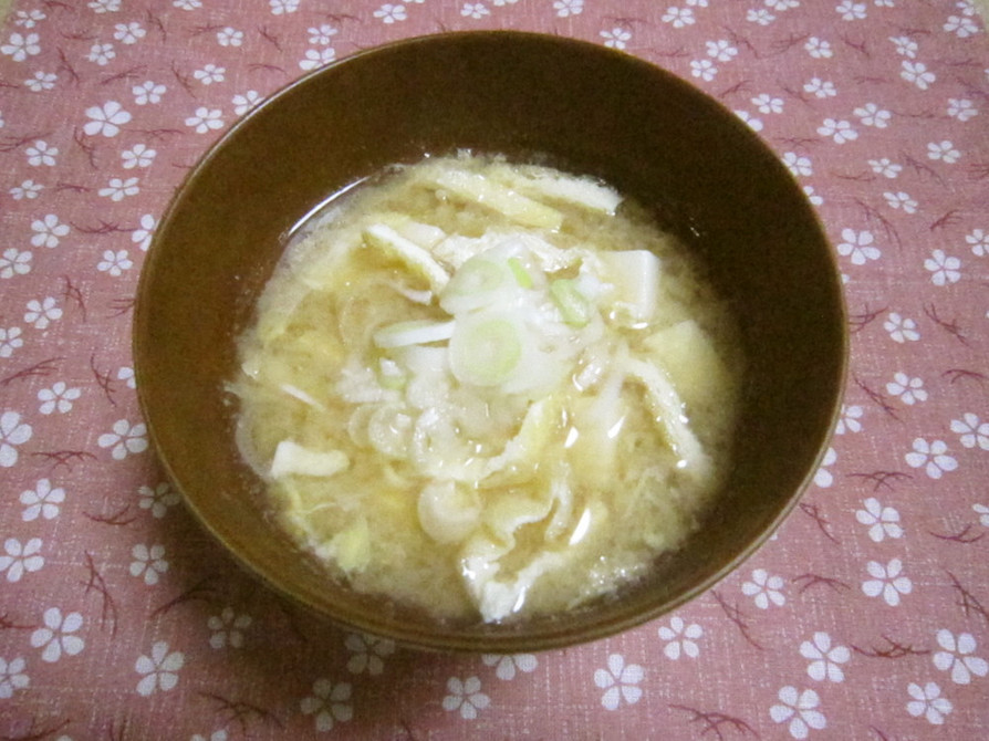 豆腐と長ネギの味噌汁の画像