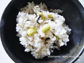 枝豆とひじきご飯