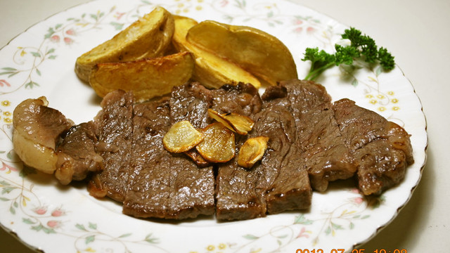 弱火で焼く 正しいステーキの焼き方 レシピ 作り方 By Mielle クックパッド