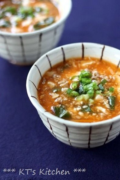 ふるふる豆腐とひき肉のピリ辛スープの写真