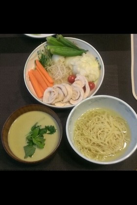 冷やしカレーつけ麺アボカド風味!