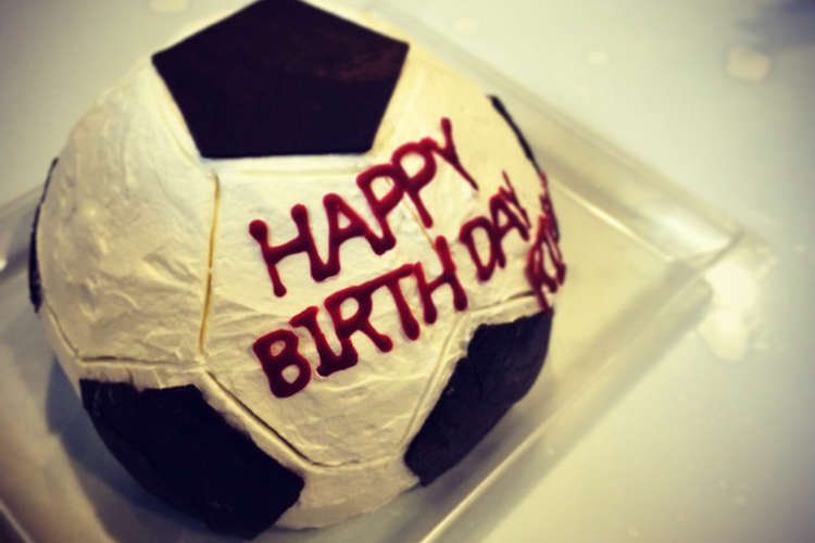 サッカーボールの誕生日ケーキ レシピ 作り方 By Manob クックパッド 簡単おいしいみんなのレシピが375万品