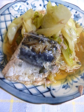 さばの水煮缶とキャベツの煮物