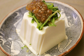 ☆豆苗と梅チアシードだれ冷奴☆