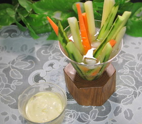 バーニャカウダ風ディップで野菜スティック