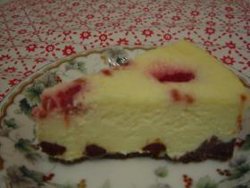ラズベリーとチョコチップ入りチーズケーキの画像