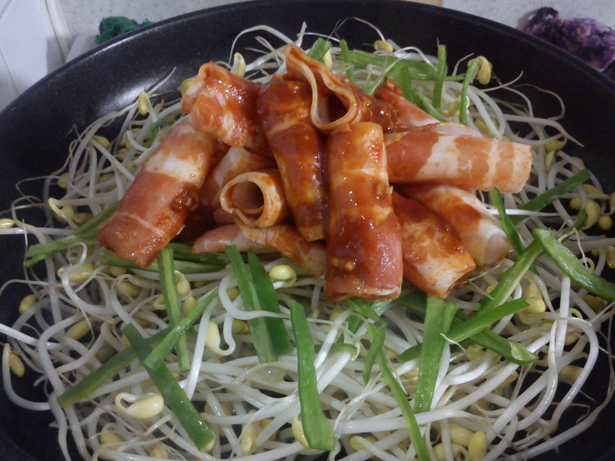 豆もやしと豚肉の蒸し炒めー韓国風の画像