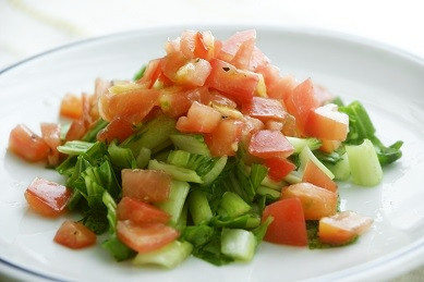 チンゲン菜とトマトの簡単サラダの画像