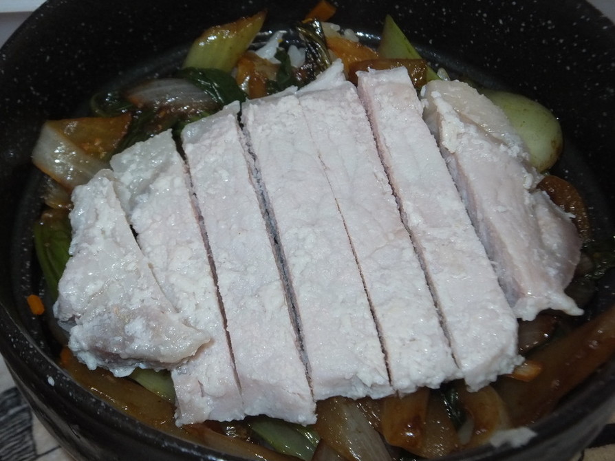 厚切り豚肉×玉ねぎチンゲンサイの炒め物の画像