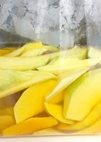 Pickled mangoes