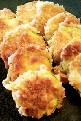ズッキーニのクラッカーフライ、揚げ焼き