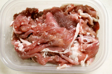 お助け食材！使って便利！豚薄切り肉＋塩麹の写真