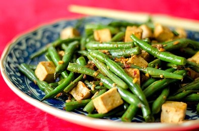 四川風いんげんと豆腐の炒め物の写真