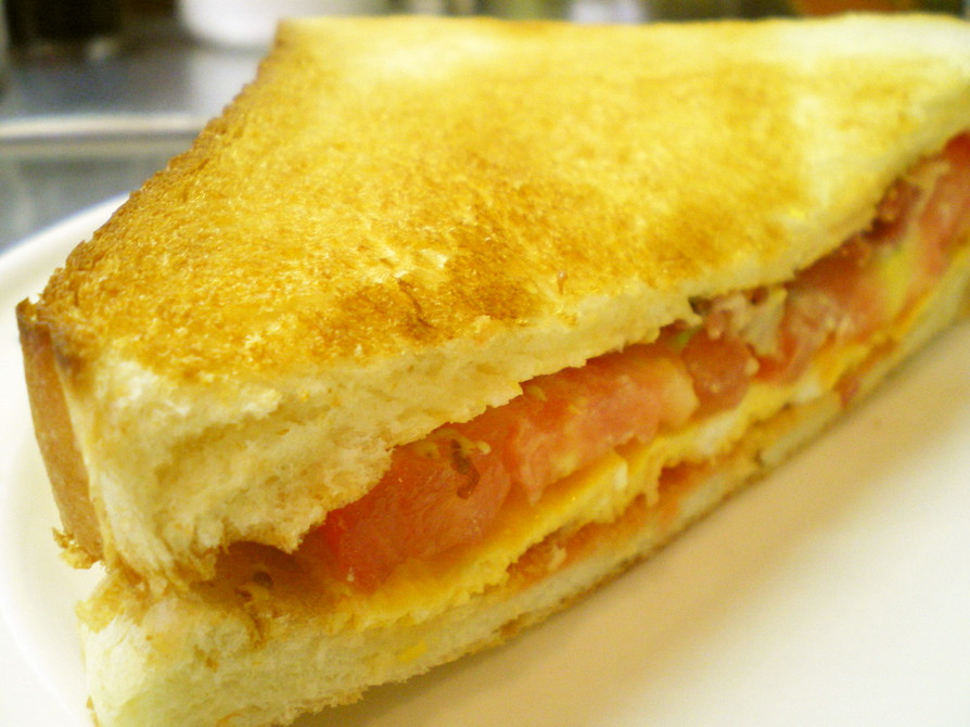 トマトのサンドイッチの画像