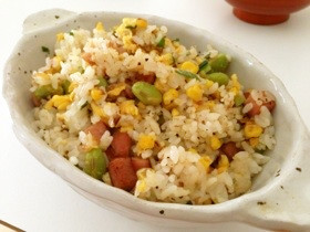 お弁当にも♪スパムと夏野菜の炒飯