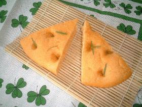 トマト・ローズマリーフォカッチャ♪