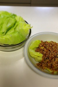 納豆と豚挽肉のレタス包み