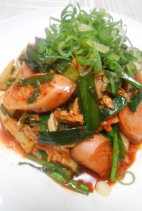 魚肉ソーセージとキムチ・ニラの炒め物