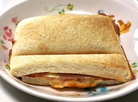ボリューム朝食 余ってる餅は ホットサンド に挟んで