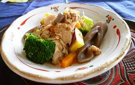 大豆で作られたお肉風ミンチと根菜の煮物の画像