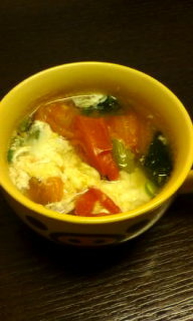 トマトオクラわかめのスープの写真