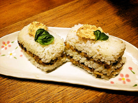 ドライカレーで『おし寿司』風