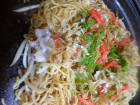 もやし入りの焼きそば