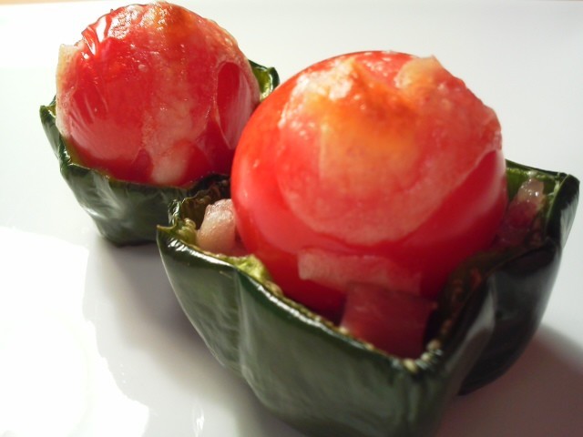 ピーマンカップ焼きトマトの画像