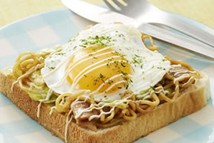月見焼きそばパン レシピ 作り方 By ローソンセレクト クックパッド 簡単おいしいみんなのレシピが355万品