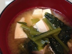 冷しゃぶの茹で汁で☆豆腐と小松菜のみそ汁の画像