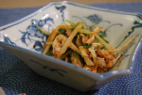 料理研究家の 梨と豚キムチの和え物