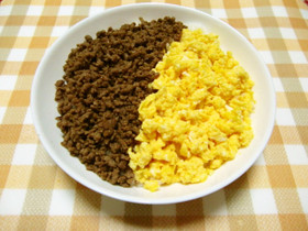 ★簡単!合挽肉と卵の*そぼろ丼*です。♪