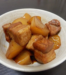 豚ばら肉と大根の甘辛煮