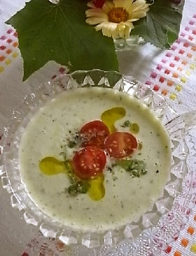 きゅうりとヨーグルトとレモンの冷製スープの画像