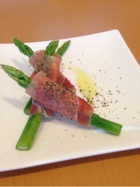 シャンパンに♪アスパラのチーズ生ハム巻き
