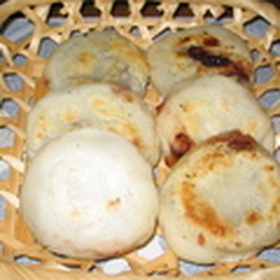 (写真有)熱々で! 梅ヶ枝餅風 焼き大福餅