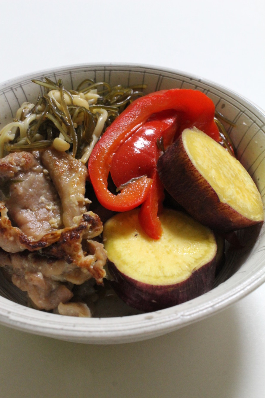 豚薄切り肉＋塩麹でさつま芋エノキ昆布煮物の画像