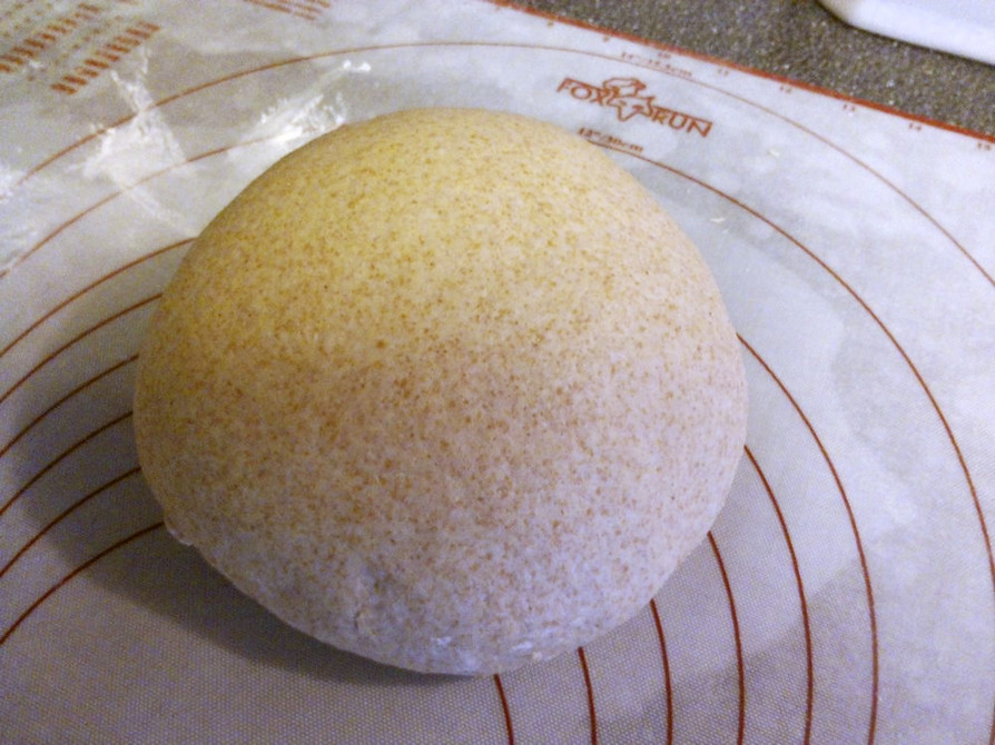 こねない全粒粉ピザ生地のレシピ