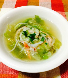 レタスとカニカマで♪生姜入り中華風スープ