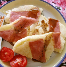 ベーコンのせホットケーキにコーヒーハニー