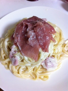 クリームチーズと生ハムのパスタ