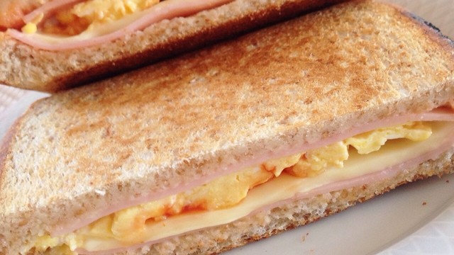 ハム チーズ 卵のホットサンド レシピ 作り方 By ゆっゆんん クックパッド 簡単おいしいみんなのレシピが376万品