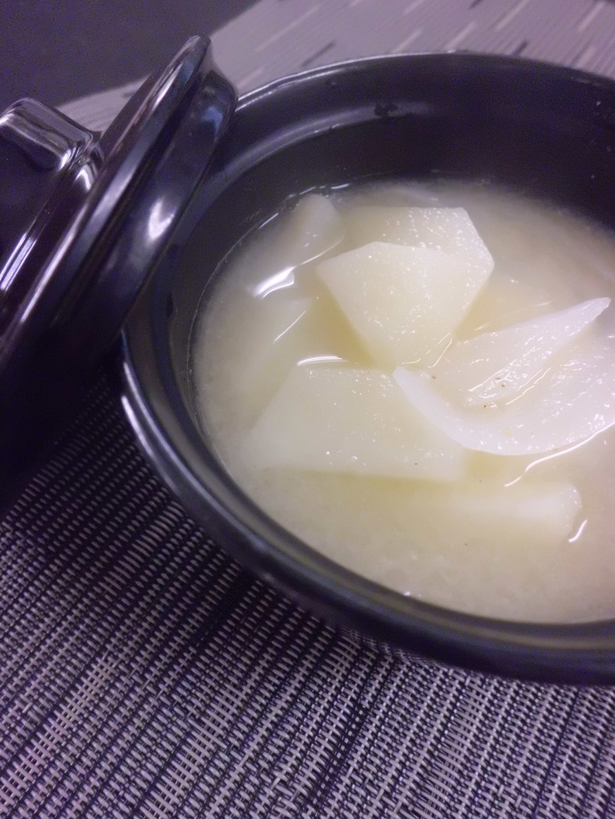 玉葱とじゃが芋の味噌汁の画像