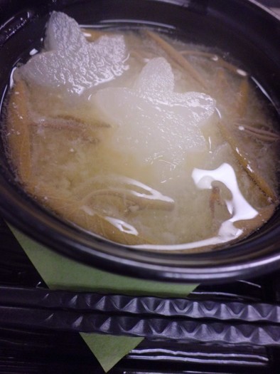 冬瓜とじゅんさいの味噌汁の写真