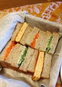 オムレツ風たまご焼きの三色サンドイッチ