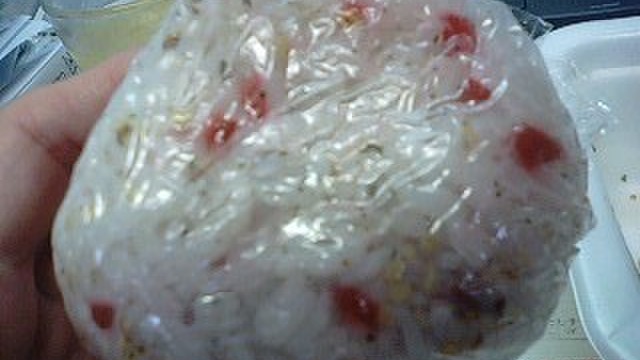 カリカリ梅おにぎり レシピ 作り方 By もえもえっち0702 クックパッド 簡単おいしいみんなのレシピが360万品