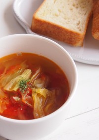 キャベツとトマトのスープ