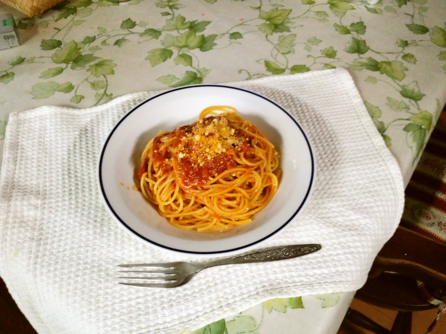 トマトとニンニクのスパゲティの画像